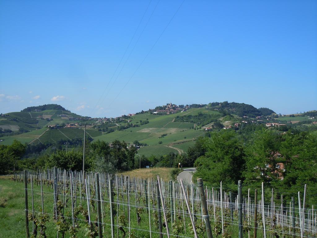 Da Ivana E Valter Apartment Monforte D'Alba Bagian luar foto